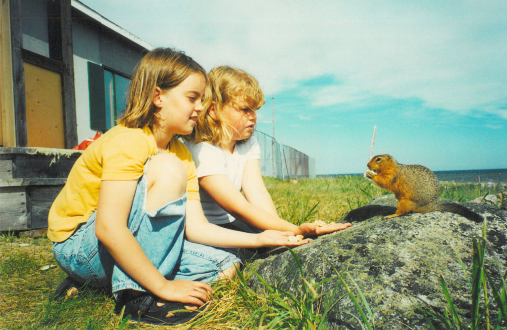 Rebecca and Karli in deep conversation with a sik sik at Seal River Heritage Lodge.